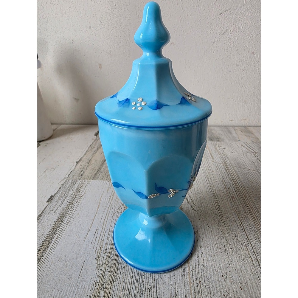 westmoreland Mcclain 1979 blue milk lidded‎ Glass pedestal flower unique powder